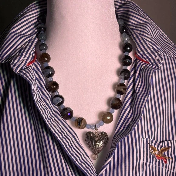 Elegant Blue Banded Agate and Blue Quartz Beaded Heart Pendant Necklace - Picture 4 of 7
